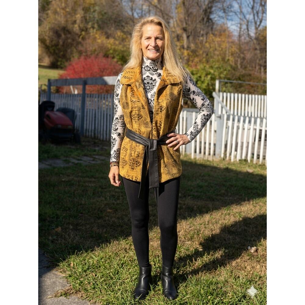ANIMAL PRINT VEST soft comfortable longer length flattering mint condition S/M